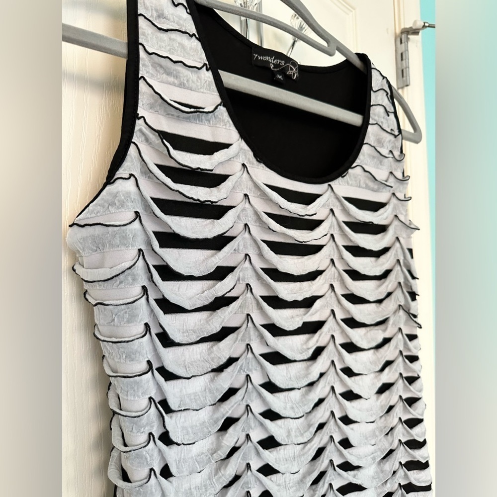 7wonders top, three dimensional piece, size M